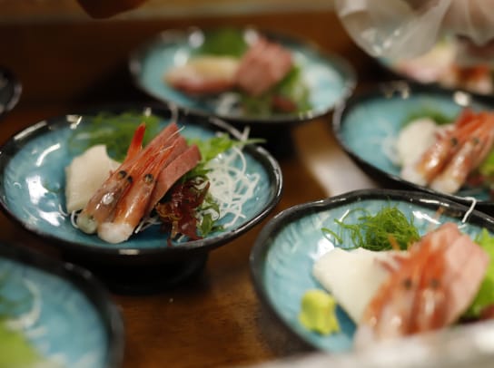 まぐろ、えびなどのお刺身